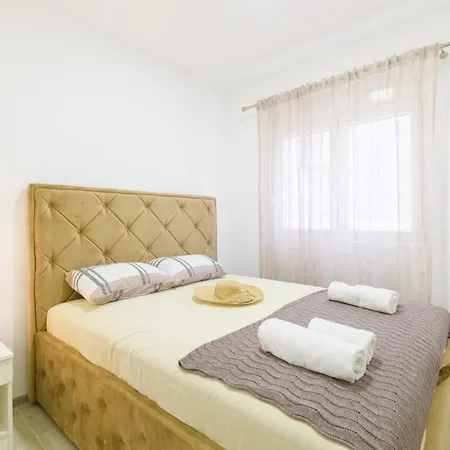 Djukic Apartmani Tivat Exterior photo