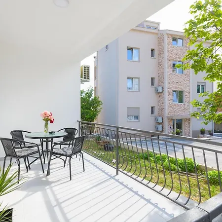 Djukic Apartmani Tivat Exterior photo