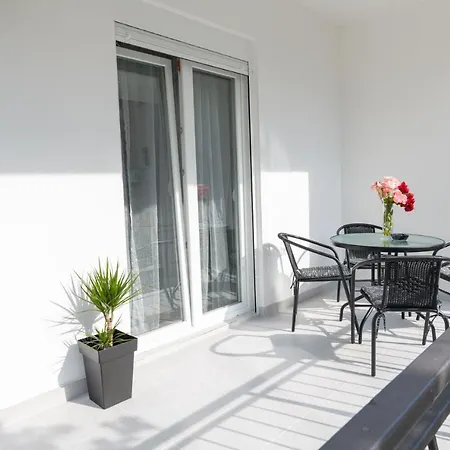 Djukic Apartmani Tivat Exterior photo