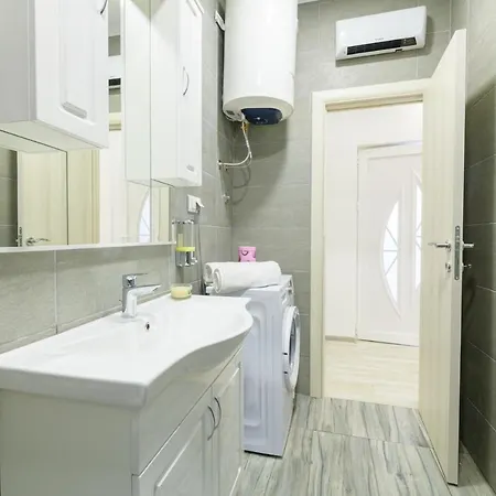 Djukic Apartmani Tivat Exterior photo